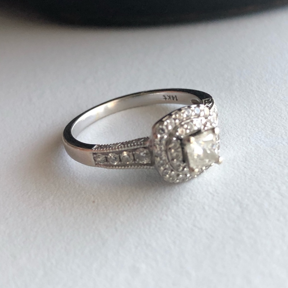 KAY ENGAGEMENT RING - Picture 2 of 6
